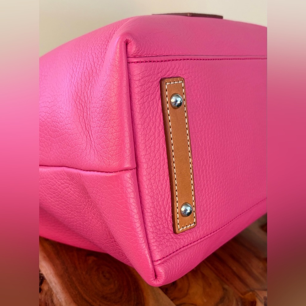 Dooney & Bourke Paige Sac Pink Pebble Grain Leather - Picture 15 of 17